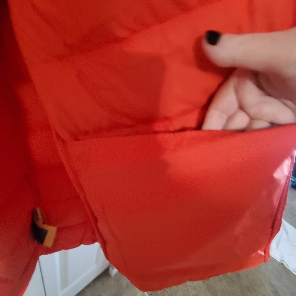 The North Face Mens Puffer Coat. NWT 4X. Water Resistance Fiery Red Down Filled.